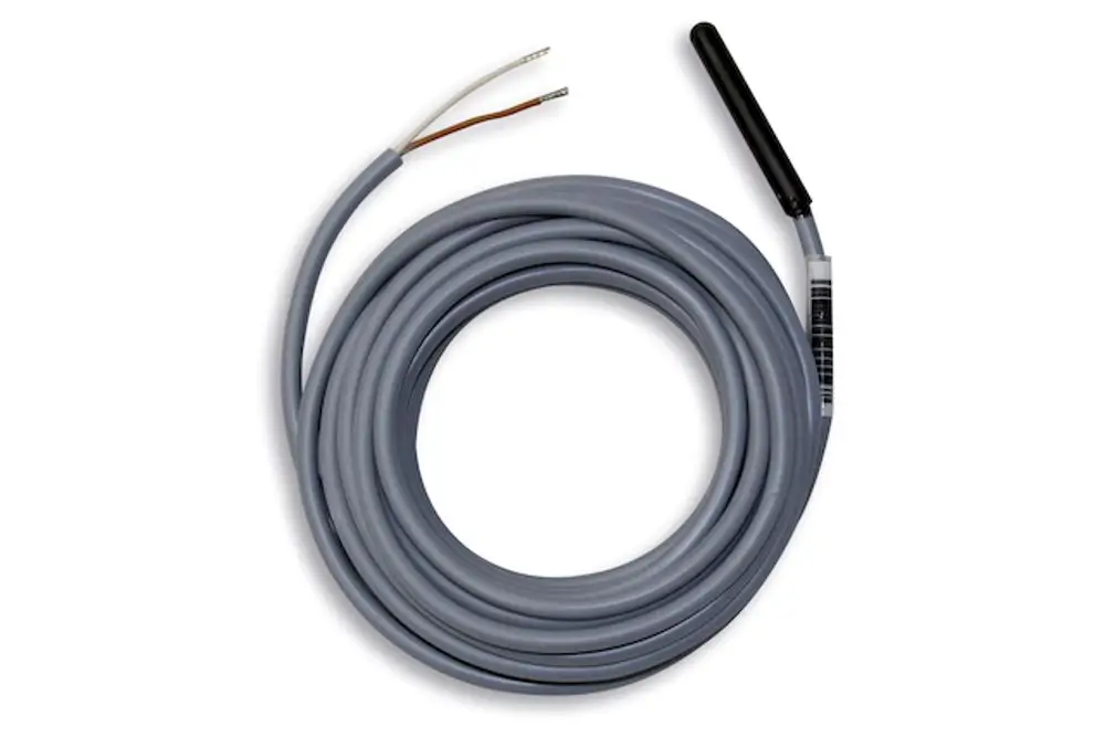 Temperaturfühler mit grauem Kabel, Enden mit freiliegenden Drähten, in einer schlanken Rolle, gefertigt von Roth. Geeignet für die Messung von Boden- und Wandtemperaturen.